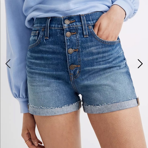 Madewell Pants - 3/$20 🌟 Madewell High-Rise Denim Shorts in Burke Wash: Button-Front Edition